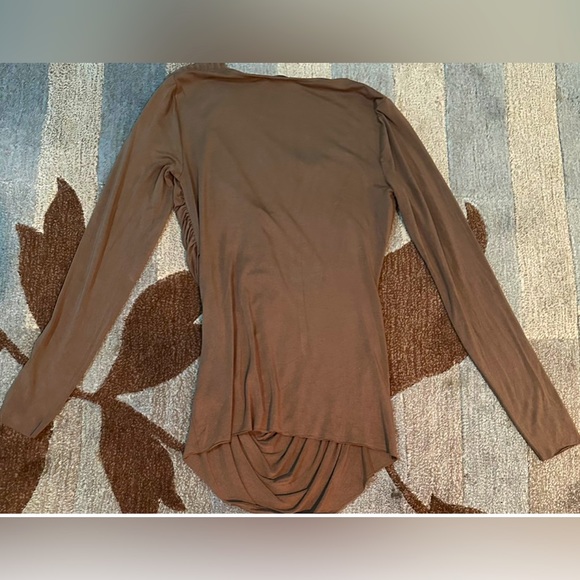 VIVIENNE Vivienne Tan Long Sleeve Draping Pleated Jersey Top - Picture 4 of 5